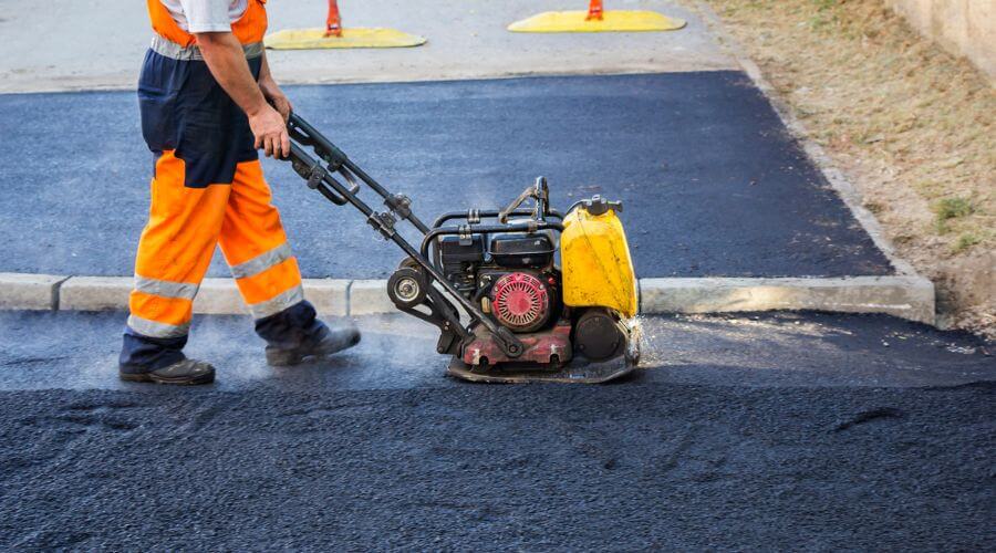 Professional gutter cleaning in Ovalo, TX
